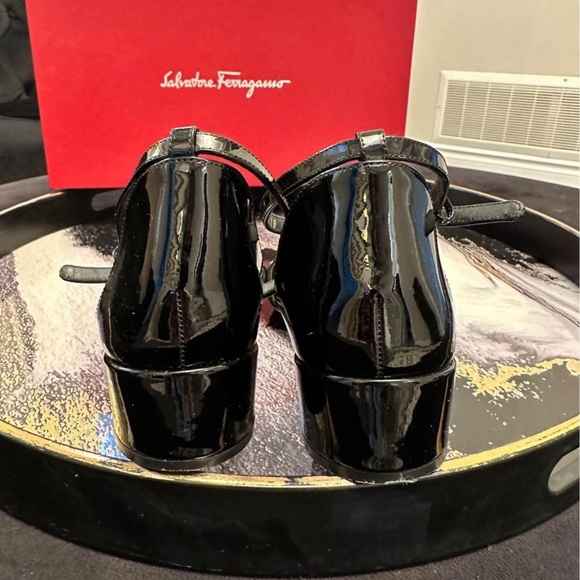 SALVATORE FERRAGAMO Como Gancini Patent-Leather Sandals - Picture 6 of 10